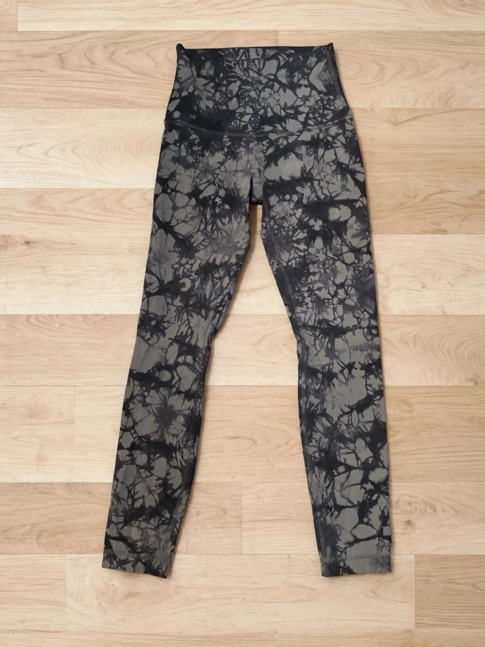 Lululemon Black Gray Shibori Print Leggings Size 4